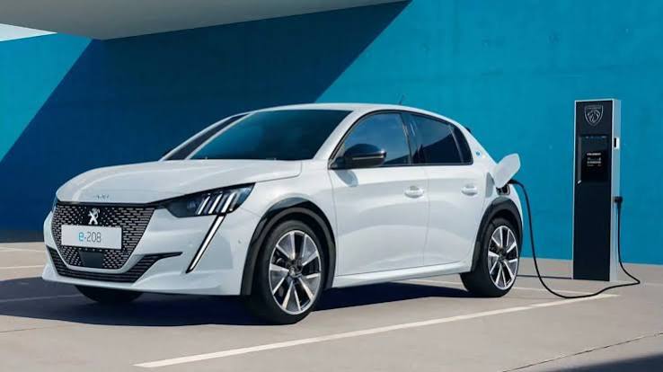 PEUGEOT e-208