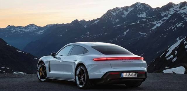 Porsche elektrikli aracı